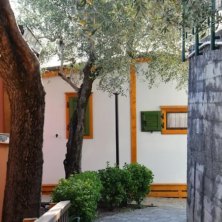 Lo Scoglio Otel *
